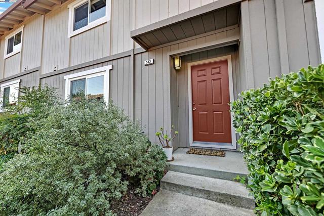 543 Tawny Dr, Pleasanton CA: https://media.crmls.org/mediaz/6a6b928b-acae-423b-9f54-ba1e68af497a.jpg