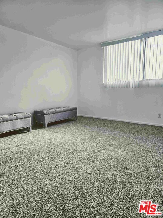100 S Doheny Drive, Los Angeles CA: https://media.crmls.org/mediaz/6a6b9a33-eff3-492e-8d43-1b9be6cf3852.jpg