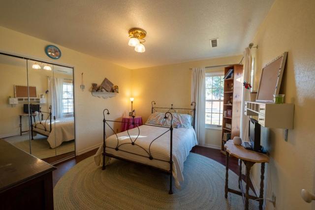 434 Oak Avenue, Greenfield CA: https://media.crmls.org/mediaz/6a6be405-f6c5-4e30-858b-3bedef754a05.jpg