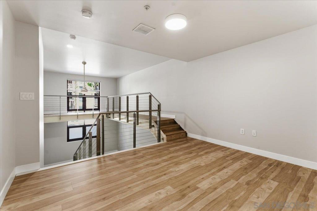 1150 J - photo 14
