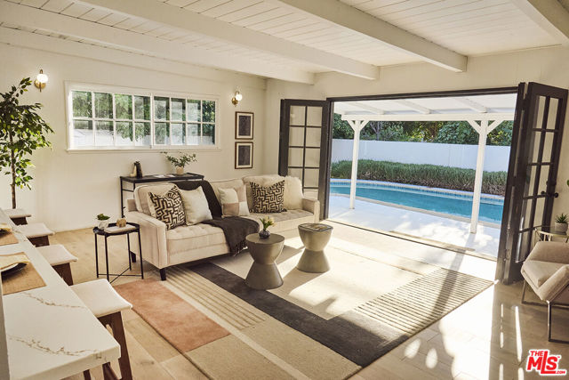 8531 Norwich Avenue, North Hills CA: https://media.crmls.org/mediaz/6a6ca1b1-bb56-4bfc-b93f-12227371cc61.jpg