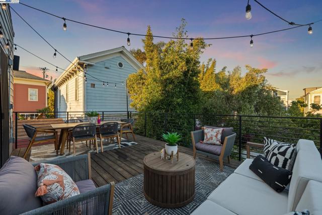 730 HENRY STREET, Oakland CA: https://media.crmls.org/mediaz/6a6cda7e-3857-4376-97a8-8a2aed4a8e06.jpg