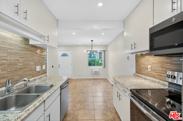 394 S MIRALESTE Drive, San Pedro CA: https://media.crmls.org/mediaz/6a6d6ae4-ba32-4253-9ff2-96639200d469.jpg