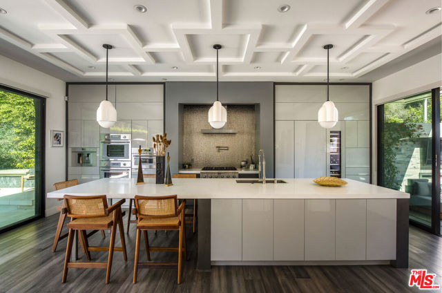 8145 Willow Glen Road, Los Angeles CA: https://media.crmls.org/mediaz/6a6d8e17-e24c-4ce0-8a1a-752efca640f7.jpg