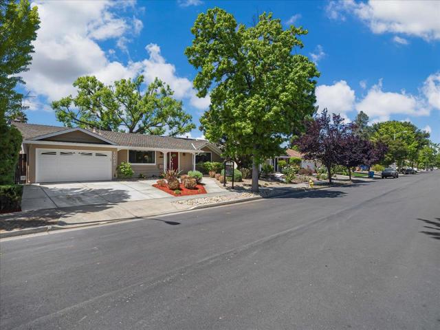 10623 Glenview Avenue, Cupertino CA: https://media.crmls.org/mediaz/6a6e1963-0276-4510-a318-3456c093f400.jpg