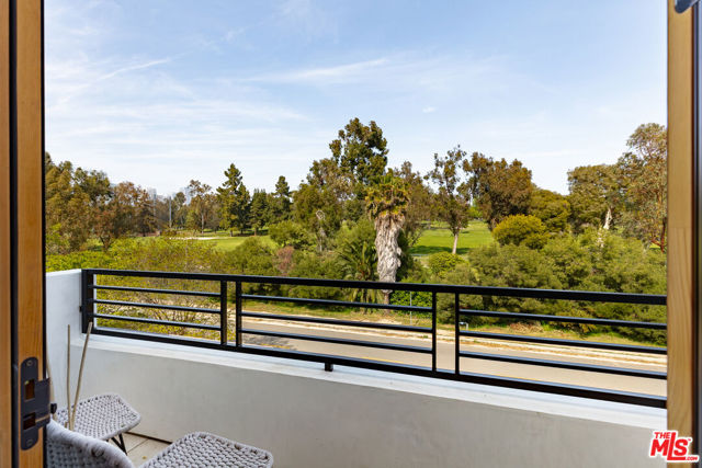 2565 Patricia Avenue, Los Angeles CA: https://media.crmls.org/mediaz/6a6e442e-24d5-44d0-9177-1f61e56d96e8.jpg