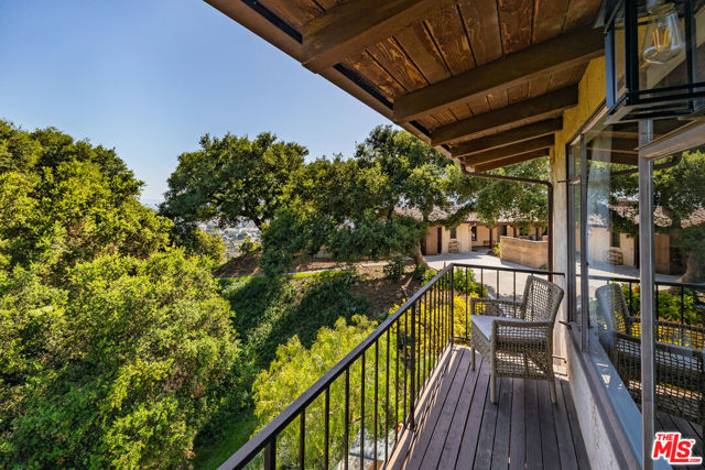 98 Loma Media Road, Santa Barbara CA: https://media.crmls.org/mediaz/6a6e5aa6-6817-4f15-943e-4ae01985ff57.jpg