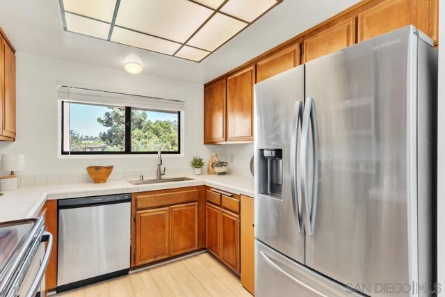 4245 Asher St, San Diego CA: https://media.crmls.org/mediaz/6a6ee706-bd3c-4382-82b0-39f1b60745f2.jpg