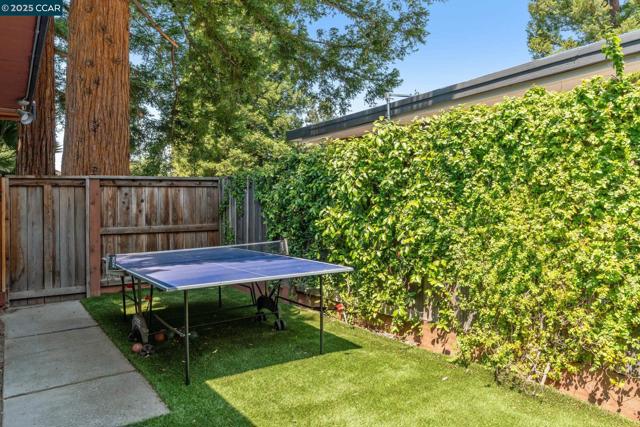 232 Clyde Dr, Walnut Creek CA: https://media.crmls.org/mediaz/6a6f2c24-0ed9-4b79-a648-4750afac49e3.jpg