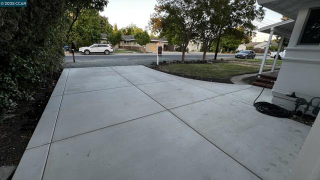 1867 Jacqueline Way, Concord CA: https://media.crmls.org/mediaz/6a6f3356-a2df-48dc-b867-cd5bbbd11b3c.jpg