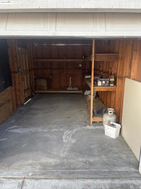 2212 17Th Ave, Oakland CA: https://media.crmls.org/mediaz/6a6f40c6-9371-4808-9530-dba66d829689.jpg