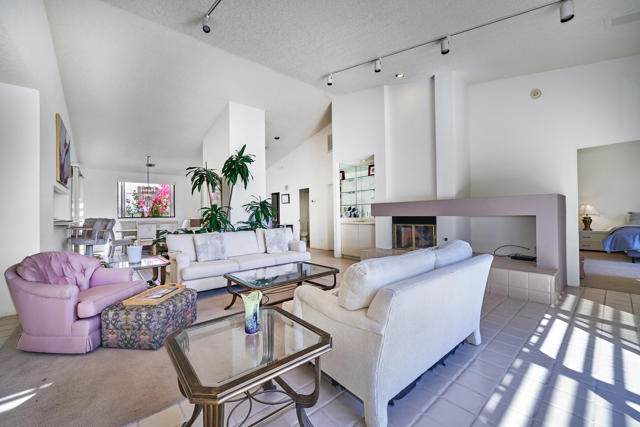 10317 Sunningdale Drive, Rancho Mirage CA: https://media.crmls.org/mediaz/6a6ff1c6-cc6f-461a-b325-246ea213cd90.jpg