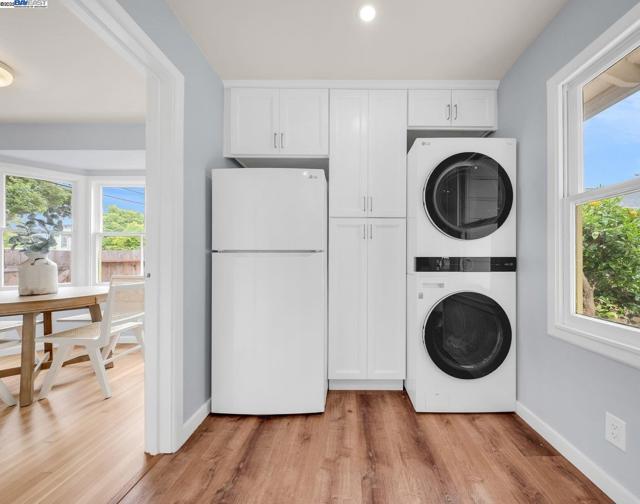 1811 3rd St, Alameda CA: https://media.crmls.org/mediaz/6a702218-52ea-4750-9bdc-2afaea7a5e6c.jpg