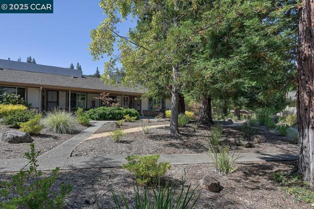 3128 Tice Creek Dr, Walnut Creek CA: https://media.crmls.org/mediaz/6a703cdb-057e-4853-a6cb-7f250201cfea.jpg