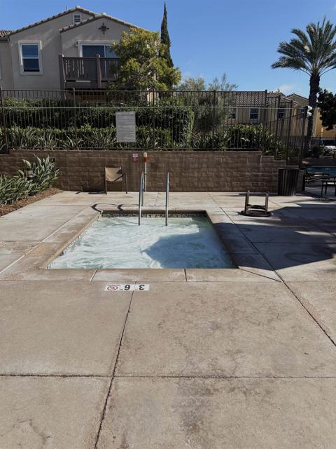 5427 SAN ROBERTO, San Diego CA: https://media.crmls.org/mediaz/6a7147e2-6fa9-4a33-97d5-92ea00571d58.jpg