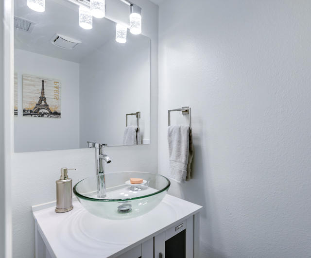 2274 N Indian Canyon Drive, Palm Springs CA: https://media.crmls.org/mediaz/6a71d978-6431-4e35-8049-76d14031b8cf.jpg