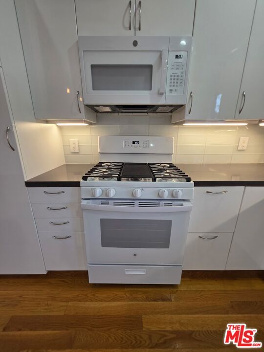 1029 Pleasantview Avenue, Venice CA: https://media.crmls.org/mediaz/6a71dceb-e631-4db1-8a90-4c0e4998da0a.jpg