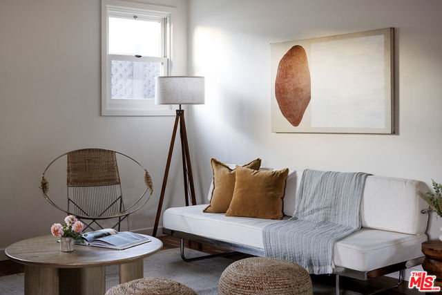 2432 Cloy Avenue, Venice CA: https://media.crmls.org/mediaz/6a72397f-bffc-45cb-b64c-14aa4287e7b0.jpg