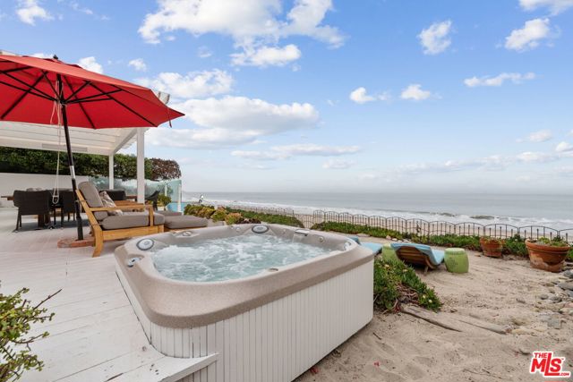 22416 Pacific Coast Highway, Malibu CA: https://media.crmls.org/mediaz/6a7280ae-0fd9-4033-b69e-1409560a4e42.jpg
