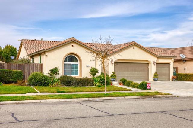 2532 Laurel Ridge Court, Oakdale CA: https://media.crmls.org/mediaz/6a72bf05-9342-4433-8bb8-e1e8a12abe7a.jpg
