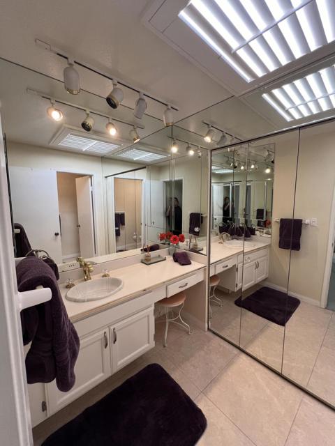 75 Calle Encinitas, Rancho Mirage CA: https://media.crmls.org/mediaz/6a7304e8-5e3e-4418-97c3-5736715e525b.jpg