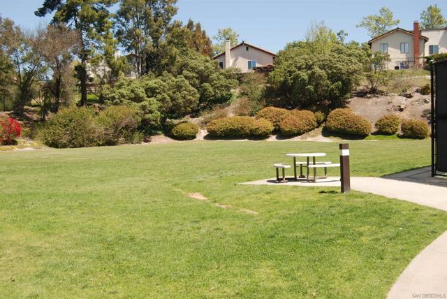 16071 Sun Summit Pt, San Diego CA: https://media.crmls.org/mediaz/6a73168f-a53c-462d-9e19-bbc99001da45.jpg