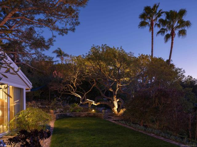 327 Pine Needles Dr, Del Mar CA: https://media.crmls.org/mediaz/6a732c3c-d9e4-4d67-ba33-2ccd8684cd89.jpg