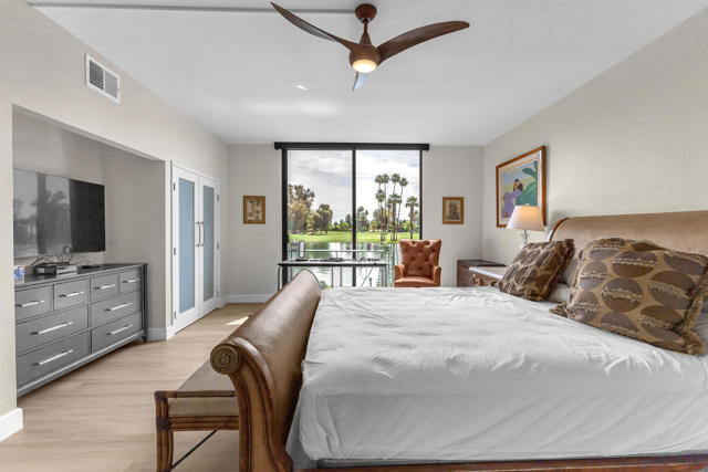 910 Island Drive, Rancho Mirage CA: https://media.crmls.org/mediaz/6a73e911-7d6b-407d-8283-c7bba5289b02.jpg