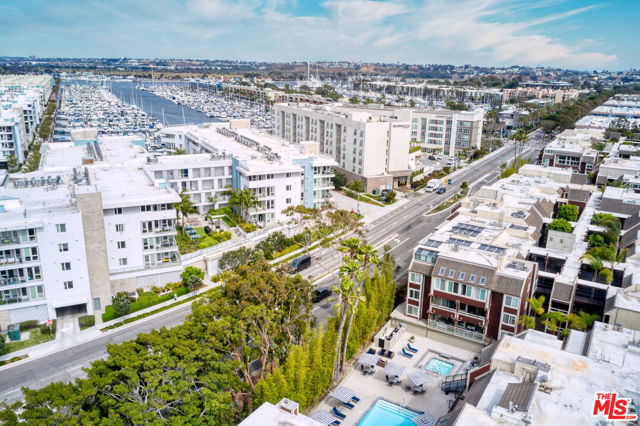 4250 Via Dolce, Marina del Rey CA: https://media.crmls.org/mediaz/6a740ec6-8b53-4e40-ae74-ea07bad571aa.jpg