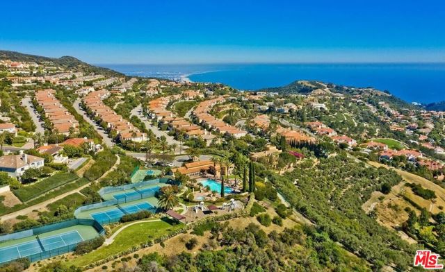 16864 Calle Bellevista, Pacific Palisades CA: https://media.crmls.org/mediaz/6a74608e-d475-4a4e-8193-7191e7e7ccc6.jpg