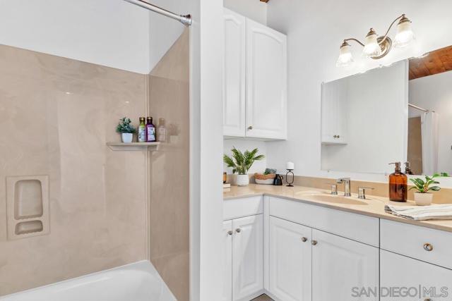3238 Via Alicante, La Jolla CA: https://media.crmls.org/mediaz/6a748c9d-d098-4e34-bed4-50840e899636.jpg