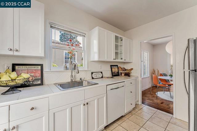 654 Mandana Blvd, Oakland, California 94610, 1 Bedroom Bedrooms, ,1 BathroomBathrooms,Condominium,For Sale,Mandana Blvd,41086148