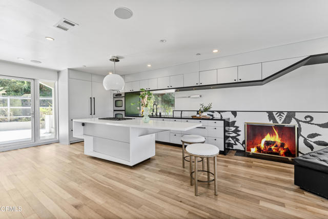 453 Frontenac Avenue, Los Angeles CA: https://media.crmls.org/mediaz/6a7501d2-ca6f-4190-a3e0-f8946716ab24.jpg