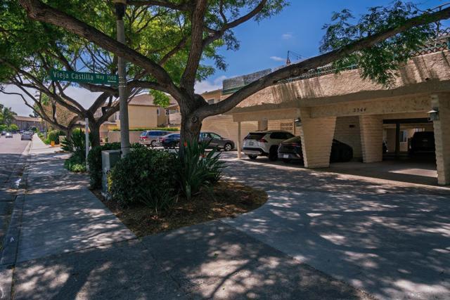 2544 Navarra Rd, Carlsbad CA: https://media.crmls.org/mediaz/6a754568-9f77-44e4-a032-10d990990981.jpg