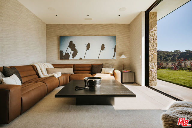 13674 Bayliss Road, Los Angeles CA: https://media.crmls.org/mediaz/6a754612-9182-4266-a40a-21df194d2b8e.jpg