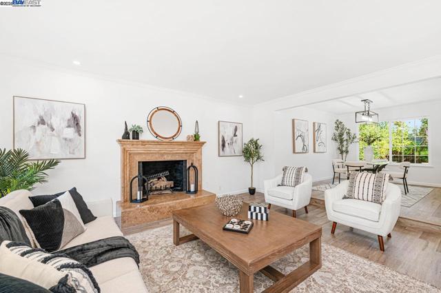 954 Crellin Rd, Pleasanton CA: https://media.crmls.org/mediaz/6a7557f6-b766-43c1-ba62-33845787c79c.jpg