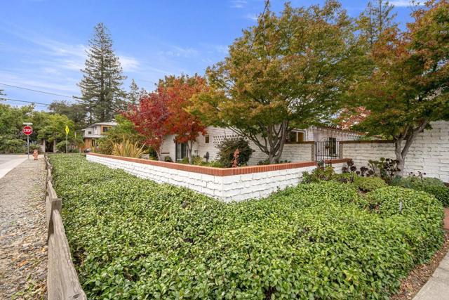 3691 Laguna Avenue, Palo Alto CA: https://media.crmls.org/mediaz/6a75b860-335d-4443-9ee1-c717582426af.jpg