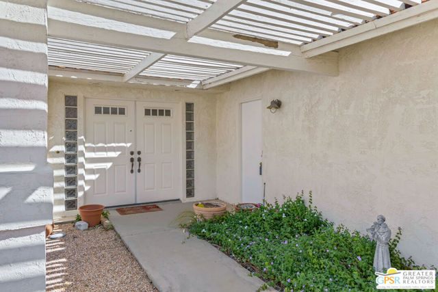 64670 Pinehurst Circle, Desert Hot Springs CA: https://media.crmls.org/mediaz/6a75cefd-2519-419e-a764-8c89750b20bc.jpg