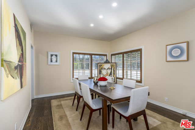 15405 Valley Vista Boulevard, Sherman Oaks CA: https://media.crmls.org/mediaz/6a75dbfe-b096-4e89-a02b-0220d7b4e3f6.jpg
