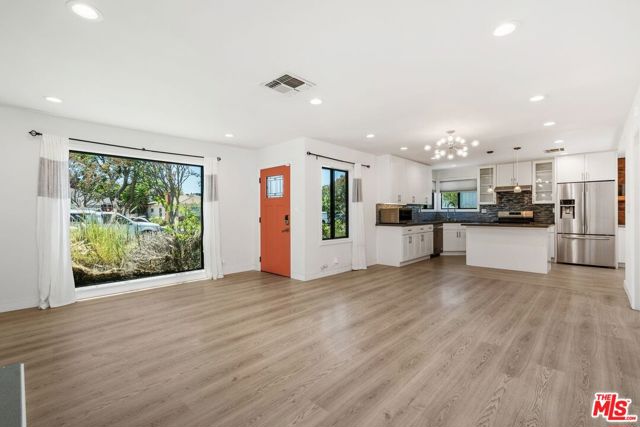 14357 Collins Street, Sherman Oaks CA: https://media.crmls.org/mediaz/6a7618b6-29f1-42b2-b875-0ff75eecf7ea.jpg