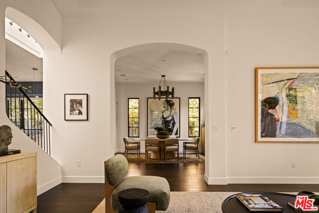 6607 Maryland Drive, Los Angeles CA: https://media.crmls.org/mediaz/6a762366-69fd-4832-9269-72cac2586724.jpg