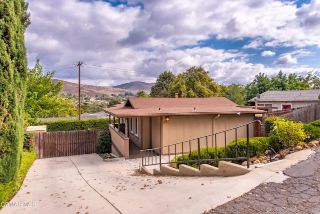 2905 Foothill Drive, Westlake Village CA: https://media.crmls.org/mediaz/6a763a8a-6f59-4d49-a30c-bee56a25a5b8.jpg