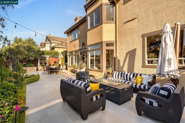 508 Zenith Ridge Dr, Danville CA: https://media.crmls.org/mediaz/6a7665da-c7a4-480b-8189-d1a51fe4f197.jpg