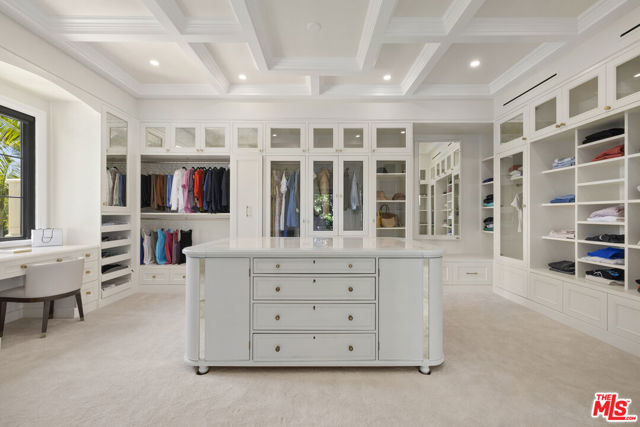 2325 Duxbury Circle, Los Angeles CA: https://media.crmls.org/mediaz/6a76712d-f951-4fed-9292-f0e93f4976ef.jpg