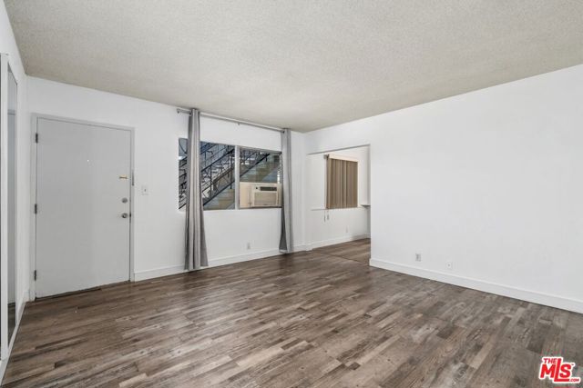1657 Colby Avenue, Los Angeles CA: https://media.crmls.org/mediaz/6a76d96c-131d-472b-aad9-193c4629234f.jpg