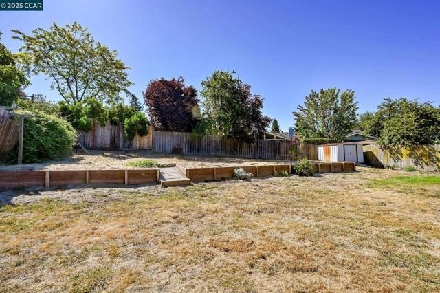 5 Dickenson Dr, Moraga CA: https://media.crmls.org/mediaz/6a771bd8-1273-4453-8891-e6fc3421313b.jpg