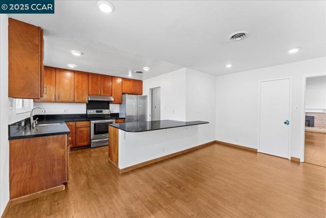 1566 Mann Dr, Pinole CA: https://media.crmls.org/mediaz/6a77b778-8e60-476b-8ed7-9decb0550acf.jpg