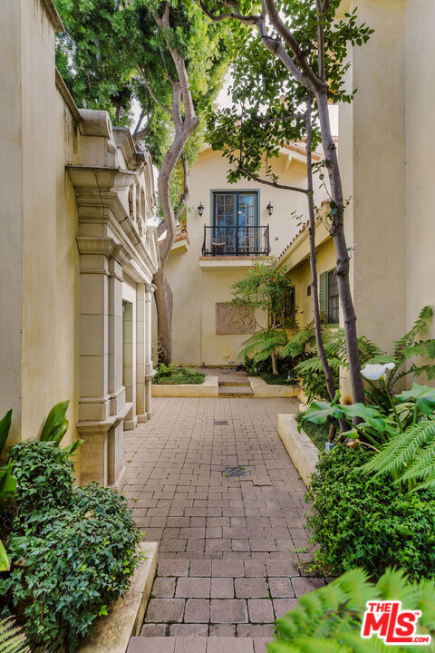 1401 Bel Air Road, Los Angeles CA: https://media.crmls.org/mediaz/6a77b7f6-017e-4c7a-bb04-e82db686201f.jpg