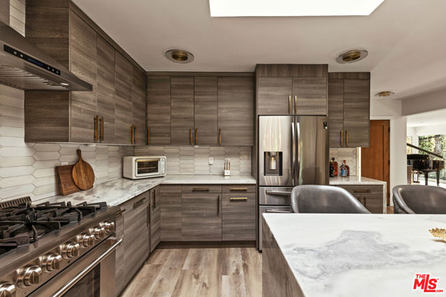 4430 Natoma Avenue, Woodland Hills CA: https://media.crmls.org/mediaz/6a77c80f-359c-4688-a1f1-ba45d454c896.jpg