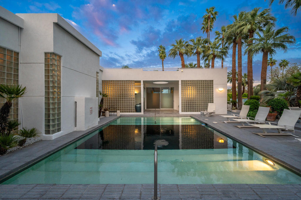 520 W Via Lola